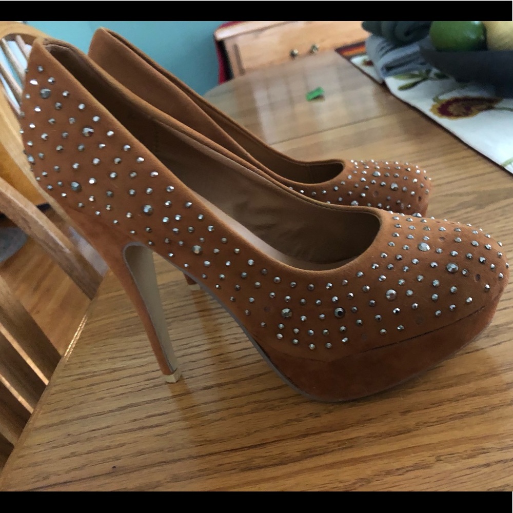 Size 6 beautiful brown studded heels